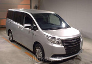 Автомобиль минивэн гибрид TOYOTA NOAH Москва