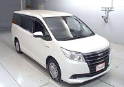 Минивэн гибрид TOYOTA NOAH Москва