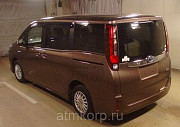 Автомобиль минивэн гибрид TOYOTA NOAH год выпуска  2014 Москва