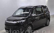 Минивэн TOYOTA SPADE цвет бордо Москва