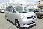 Минивэн TOYOTA NOAH цвет    бронза Москва
