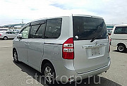 Минивэн TOYOTA NOAH цвет    бронза Москва