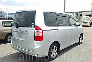 Минивэн TOYOTA NOAH цвет    бронза Москва