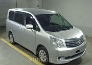 Автомобиль минивэн TOYOTA NOAH полный привод 4 wd Москва