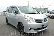 Автомобиль минивэн TOYOTA NOAH цвет  бронза Москва