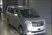 Автомобиль минивэн TOYOTA NOAH год выпуска  2013 Москва