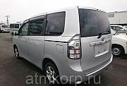 Минивэн TOYOTA VOXY цвет бронза Москва