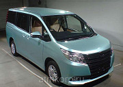 Минивэн TOYOTA NOAH 7 мест полный привод 4 wd цвет  голубой зеленый серебристый Москва