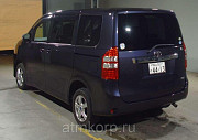 Минивэн TOYOTA NOAH полный привод 4 wd  7 мест цвет  пурпурный Москва