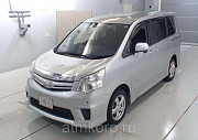Минивэн TOYOTA NOAH полный привод 4 wd  7 мест пробег 76  тыс км Москва