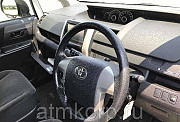 Минивэн TOYOTA VOXY полный привод 4 wd  7 мест цвет серебристый Москва