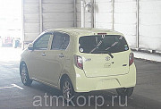 Хэтчбек TOYOTA PIXIS EPOCH цвет кремовый Москва