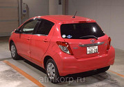 Хэтчбек TOYOTA VITZ цвет вишневый  Москва