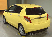 Хэтчбек TOYOTA VITZ цвет желтый Москва