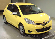 Хэтчбек TOYOTA VITZ цвет желтый Москва