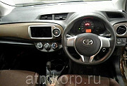 Хэтчбек TOYOTA VITZ цвет коричневый Москва