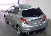 Хэтчбек TOYOTA VITZ цвет серебристо зеленый Москва
