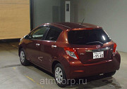 Хэтчбек TOYOTA VITZ цвет винный Москва