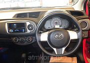 Хэтчбек TOYOTA VITZ цвет супер красный Москва