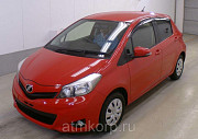 Хэтчбек TOYOTA VITZ цвет супер красный Москва