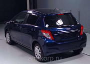 Хэтчбек TOYOTA VITZ пробег 19 тыс км цвет темно-синий Москва