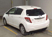 Хэтчбек TOYOTA VITZ год выпуска  2012 цвет  белый Москва