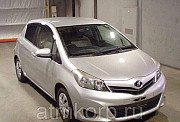 Хэтчбек TOYOTA VITZ год выпуска  2012 цвет  серебристый Москва